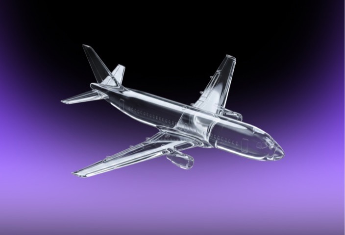 Avión de vidrio sobre un fondo morado