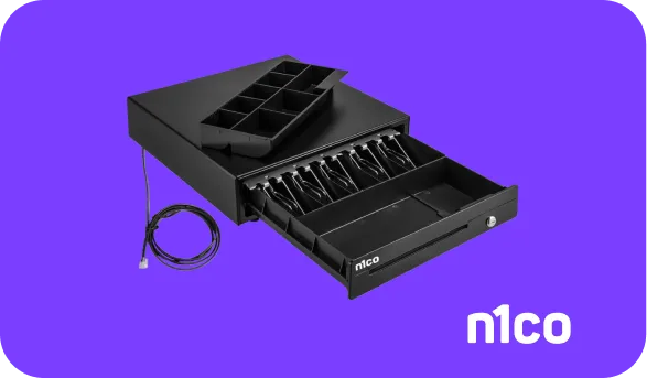 Caja registradora n1co abierta con sus bandejas de billetes y monedas, sobre fondo morado