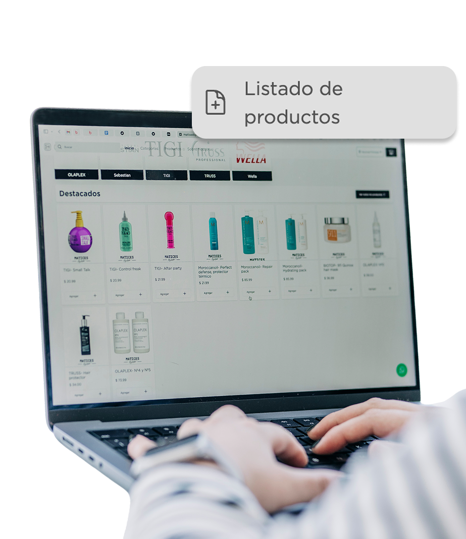 Laptop con el catálogo de productos de una tienda en línea y la etiqueta «Listado de productos»