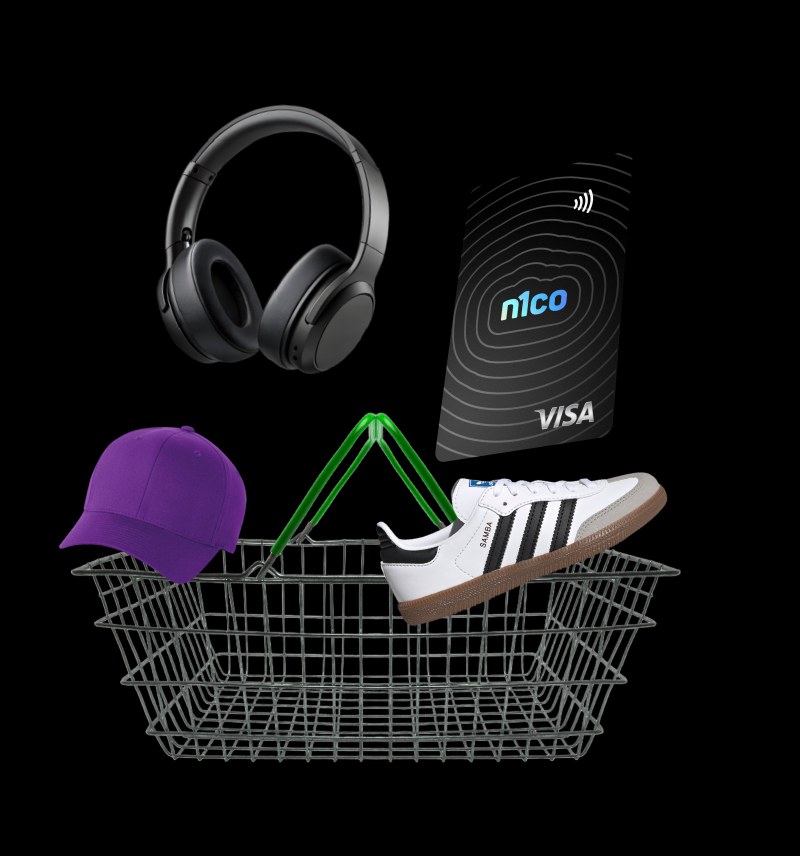 Canasta de compras con una gorra, unos tenis, unos audífonos y una tarjeta n1co