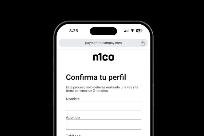 Teléfono con el formulario Confirma tu perfil de n1co