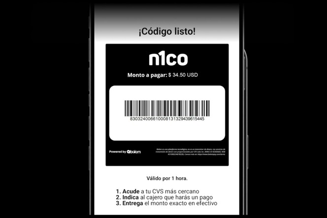 Teléfono con el código de barras listo para pagar la recarga en efectivo
